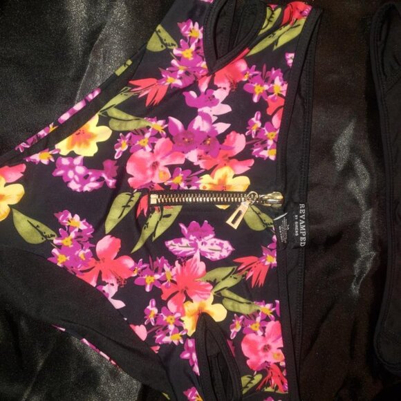 Black and floral design 2 pc bikni - Picture 3 of 3